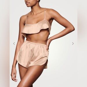 SKIMS Woven Shine Shorts Size Large